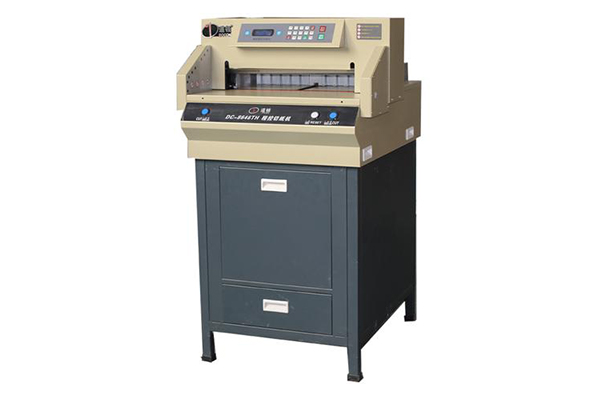 DC-8646TH程控切紙機(jī)